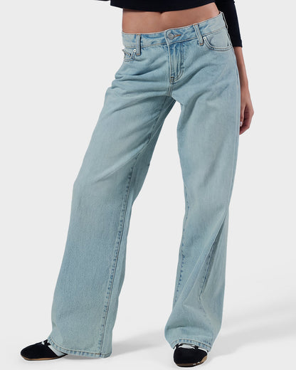 Low-Rise Baggy Jeans in Light Blue Wash