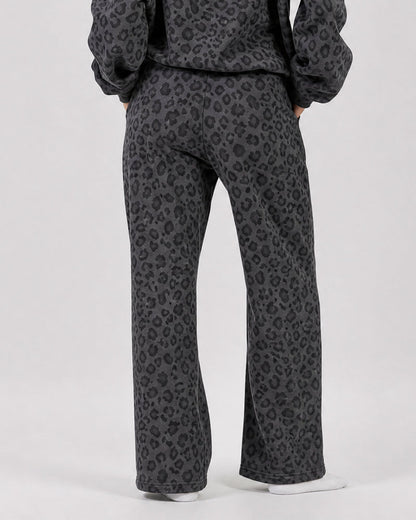 Minimalist Straight-Leg Stretch Sweatpants
